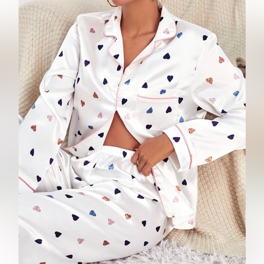 Valentines heart white two-piece pajama set long sleeve top & pants size medium